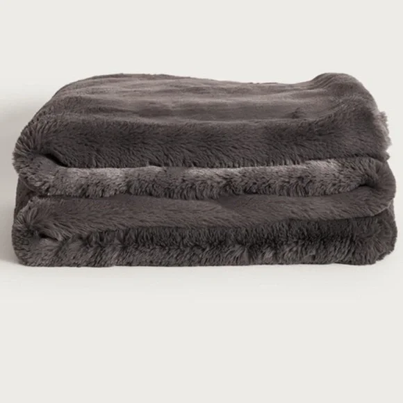 NWT UnHide Lil’ Marsh Charcoal Faux Fur Blanket - Picture 3 of 5